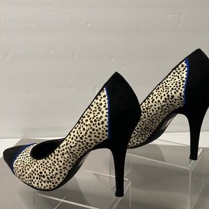 Make an offer! NEW- Black/Cream Royal Blue Spotted calf hair suede toe heel 7